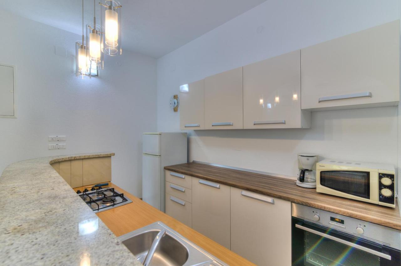 Dora Apartment セニ エクステリア 写真