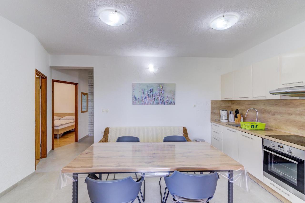 Dora Apartment セニ エクステリア 写真