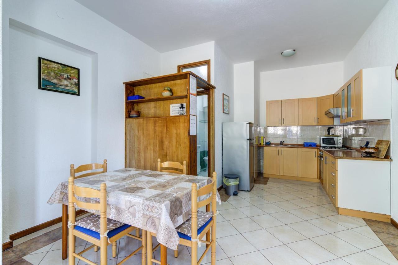Dora Apartment セニ エクステリア 写真